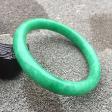 Load image into Gallery viewer, 10% OFF- 57/58/59mm Certified Natural Green Jadeite Emerald A Jade HandCarved Round Bracelet Bangle GX3221 with Gift Box