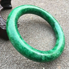 Load image into Gallery viewer, 57-59mm Certified Natural Green Jadeite Emerald A Jade HandCarved Round Bracelet Bangle GX3738 with Gift Box