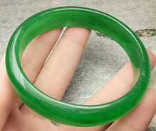 Load image into Gallery viewer, 54-56mm Certified Natural Icy Green Jadeite Emerald A Jade HandCarved Bangle A1940 with Gift Box