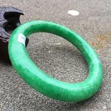 Load image into Gallery viewer, 10% OFF- 58/59/60mm Certified Natural Jadeite Emerald A*Jade HandCarved Lucky Round Bracelet Bangle x2158