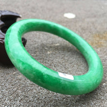 Load image into Gallery viewer, 10% OFF- 58/59/60mm Certified Natural Jadeite Emerald A*Jade HandCarved Lucky Round Bracelet Bangle x2158