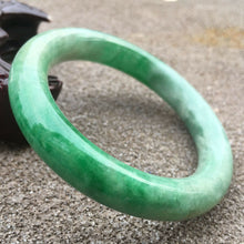 Load image into Gallery viewer, 10% OFF- 55/56/57mm Certified Natural Jadeite Emerald A Jade HandCarved Lucky Round Bracelet Bangle GX600