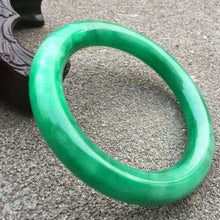 Load image into Gallery viewer, 58-60mm Certified Natural Green Jadeite Emerald A Jade HandCarved Round Bracelet Bangle GX3732 with Gift Box
