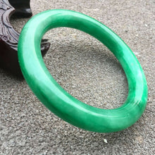 Load image into Gallery viewer, 58-60mm Certified Natural Green Jadeite Emerald A Jade HandCarved Round Bracelet Bangle GX3732 with Gift Box