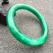 Load image into Gallery viewer, 58-60mm Certified Natural Green Jadeite Emerald A Jade HandCarved Round Bracelet Bangle GX3732 with Gift Box