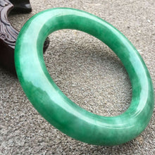 Load image into Gallery viewer, 57-59mm Certified Natural Green Jadeite Emerald A Jade HandCarved Round Bracelet Bangle GX3731 with Gift Box