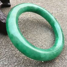 Load image into Gallery viewer, 57-59mm Certified Natural Green Jadeite Emerald A Jade HandCarved Round Bracelet Bangle GX3731 with Gift Box
