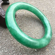 Load image into Gallery viewer, 57-59mm Certified Natural Green Jadeite Emerald A Jade HandCarved Round Bracelet Bangle GX3731 with Gift Box