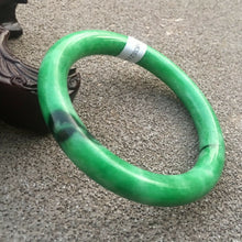 Load image into Gallery viewer, 58-60mm Certified Natural Green Jadeite Emerald A Jade HandCarved Round Bracelet Bangle x2173 with Gift Box