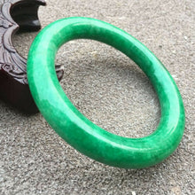 Load image into Gallery viewer, 58-60mm Certified Natural Green Jadeite Emerald A Jade HandCarved Round Bracelet Bangle GX3739 with Gift Box