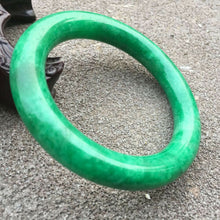 Load image into Gallery viewer, 58-60mm Certified Natural Green Jadeite Emerald A Jade HandCarved Round Bracelet Bangle GX3739 with Gift Box