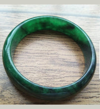 Load image into Gallery viewer, 58/59/60mm Certified Natural Jadeite Emerald A Jade HandCarved Bracelet Bangle F362
