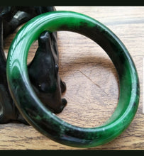 Load image into Gallery viewer, 58/59/60mm Certified Natural Jadeite Emerald A Jade HandCarved Bracelet Bangle F332