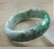 Load image into Gallery viewer, 57/58/59mm Certified Natural Jadeite Emerald A*Jade HandCarved Bangle Z4453