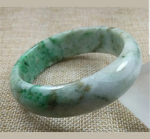 Load image into Gallery viewer, 57/58/59mm Certified Natural Jadeite Emerald A*Jade HandCarved Bangle Z4453