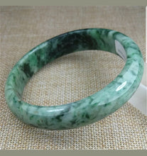 Load image into Gallery viewer, 59/60/61mm Certified Natural Jadeite Emerald A*Jade HandCarved Bangle Z3208