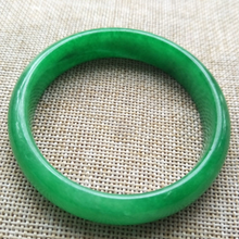 Load image into Gallery viewer, 56-58mm Certified Natural Green Jadeite Emerald A Jade HandCarved Bangle Z619 with Gift Box