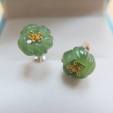 Load image into Gallery viewer, Certified Natural Jadeite Emerald A Jade HandCarved Pair of Flower Jade Earrings with Gift Box