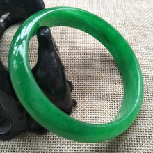 Load image into Gallery viewer, 10% OFF- 56/57/58mm Certified Natural Jadeite Emerald A*Jade HandCarved Bangle Z619