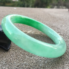 Load image into Gallery viewer, 10% OFF- 55/56/57mm Certified Natural Icy Jadeite Emerald A*Jade HandCarved Bangle B086