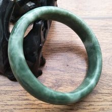 Load image into Gallery viewer, 10% OFF- 58/59/60mm Certified Natural Oily Green Jadeite Emerald A*Jade HandCarved Bangle H104