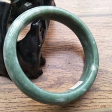 Load image into Gallery viewer, 10% OFF- 58/59/60mm Certified Natural Oily Green Jadeite Emerald A*Jade HandCarved Bangle H102