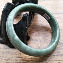 Load image into Gallery viewer, 10% OFF- 58/59/60mm Certified Natural Oily Green Jadeite Emerald A*Jade HandCarved Bangle H102