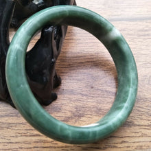 Load image into Gallery viewer, 10% OFF- 58/59/60mm Certified Natural Oily Green Jadeite Emerald A*Jade HandCarved Bangle H104