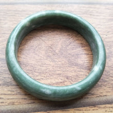Load image into Gallery viewer, 10% OFF- 58/59/60mm Certified Natural Oily Green Jadeite Emerald A*Jade HandCarved Bangle H102