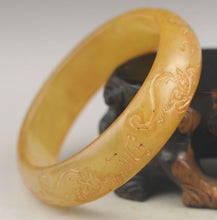 Load image into Gallery viewer, 10% OFF- 58/59/60mm Certified Natural Jadeite Emerald A*Jade HandCarved Bats Shou Bangle NO.G212