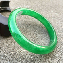 Load image into Gallery viewer, 10% OFF- 57/58/59mm Certified Natural Green Jadeite Emerald A*Jade HandCarved Bangle x0868