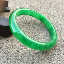 Load image into Gallery viewer, 10% OFF- 57/58/59mm Certified Natural Green Jadeite Emerald A*Jade HandCarved Bangle x0868