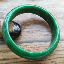 Load image into Gallery viewer, 10% OFF- 57/58/59mm Certified Natural Jadeite Emerald A*Jade Handcarved Bangle Z905
