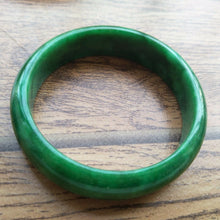 Load image into Gallery viewer, 10% OFF- 57/58/59mm Certified Natural Jadeite Emerald A*Jade Handcarved Bangle Z905