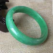 Load image into Gallery viewer, 10% OFF- 60/61/62 mm Certified Natural Jadeite Emerald A*Jade Handcarved Bracelet Bangle C053