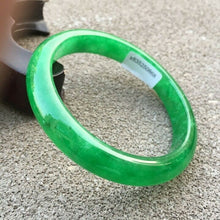 Load image into Gallery viewer, 10% OFF- 57/58/59mm Certified Natural Green Jadeite Emerald A*Jade HandCarved Bangle x0868