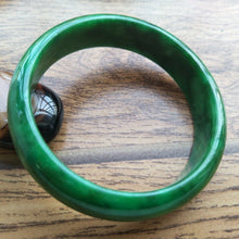Load image into Gallery viewer, 10% OFF- 57/58/59mm Certified Natural Jadeite Emerald A*Jade Handcarved Bangle Z905