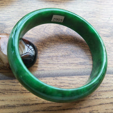 Load image into Gallery viewer, 10% OFF- 57/58/59mm Certified Natural Jadeite Emerald A*Jade Handcarved Bangle Z905