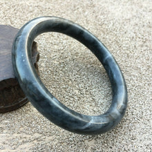 Load image into Gallery viewer, 10% OFF- 56/57/58mm Certified Natural Black Fluttering flower Emerald A*Jade HandCarved Round Bangle A1940