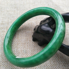Load image into Gallery viewer, 10% OFF- 57/58/59 mm Certified Natural Green Jadeite Emerald A*Jade HandCarved Round Bangle Z655