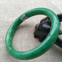 Load image into Gallery viewer, 10% OFF- 57/58/59 mm Certified Natural Green Jadeite Emerald A*Jade HandCarved Round Bangle Z655