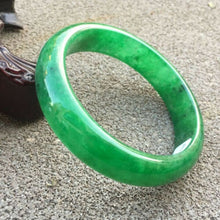 Load image into Gallery viewer, 10% OFF- 57/58/59mm Certified Natural Jadeite Emerald A*Jade HandCarved Bangle x9591 with Gift Box
