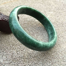 Load image into Gallery viewer, 10% OFF- 59/60/61mm Certified Natural Jadeite Emerald A*Jade Handcarved Bangle GX0252 with Gift Box