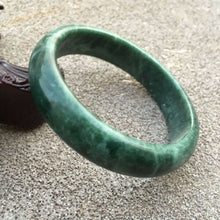 Load image into Gallery viewer, 10% OFF- 59/60/61mm Certified Natural Jadeite Emerald A*Jade Handcarved Bangle GX0252 with Gift Box