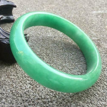 Load image into Gallery viewer, 10% OFF- 60/61/62mm Certified Natural Jadeite Emerald A*Jade HandCarved Bracelet Bangle x9411