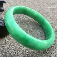 Load image into Gallery viewer, 10% OFF- 59/60/61mm Certified Natural Jadeite Emerald A*Jade HandCarved Bracelet Bangle GX3020 with Gift Box