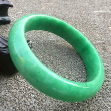 Load image into Gallery viewer, 10% OFF- 57/58/59mm Certified Natural Jadeite Emerald A*Jade HandCarved Bracelet Bangle x9405