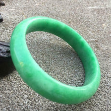 Load image into Gallery viewer, 10% OFF- 55/56/57mm Certified Natural Jadeite Emerald A*Jade HandCarved Bracelet Bangle x9404