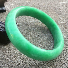 Load image into Gallery viewer, 10% OFF- 55/56/57mm Certified Natural Jadeite Emerald A*Jade HandCarved Bracelet Bangle x9404