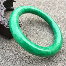 Load image into Gallery viewer, 10% OFF- 58/59/60mm Certified Natural Green Jadeite Emerald A*Jade HandCarve Round Bracelet Bangle GX3739
